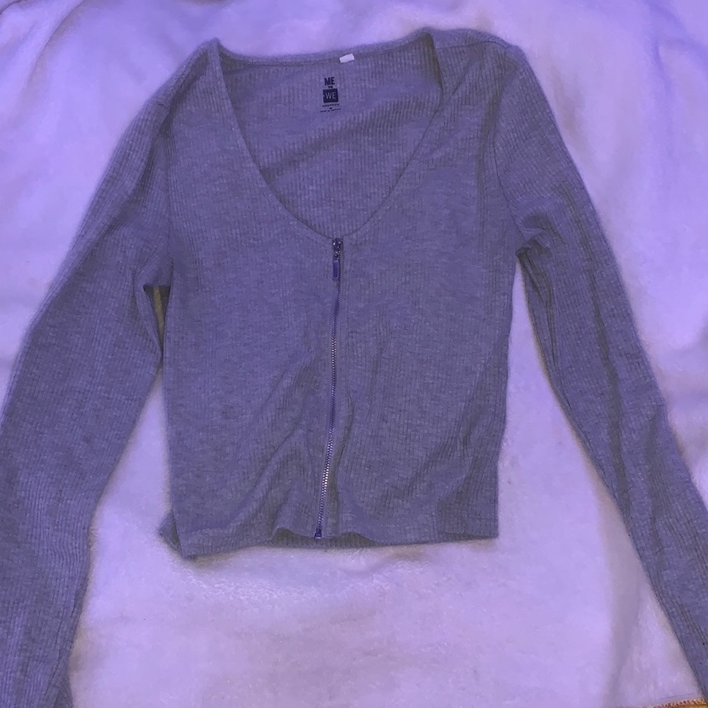 me to we essentials gray zip up shirt